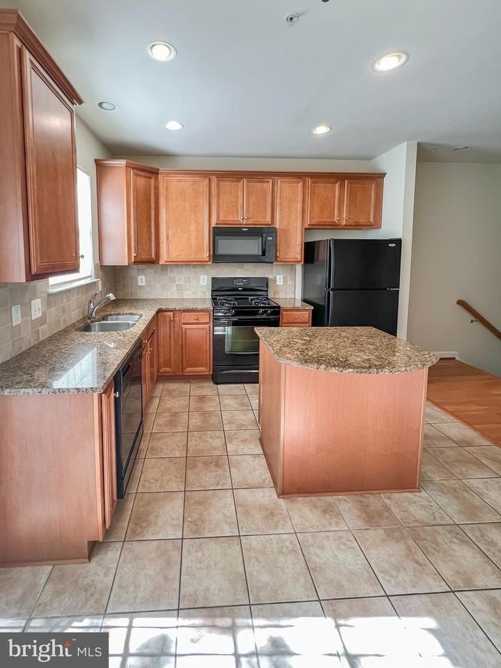 720 Garrett A Morgan Blvd - Photo 5 of 24