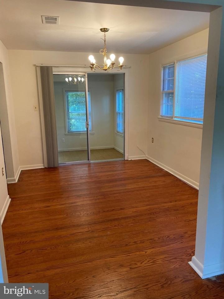 5507 Sachem Dr - Photo 3 of 32