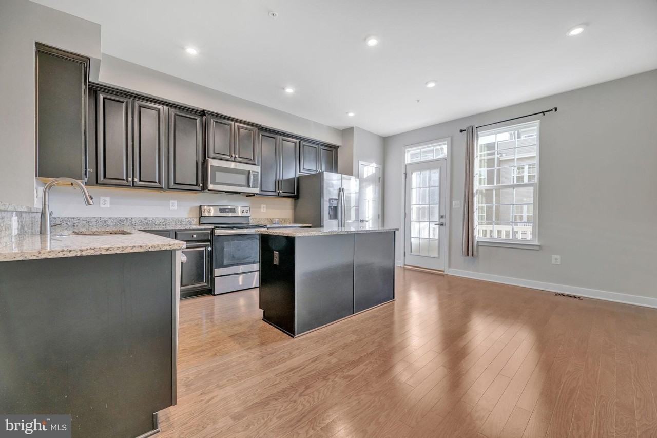 730 Sky Bridge Dr - Photo 4 of 18