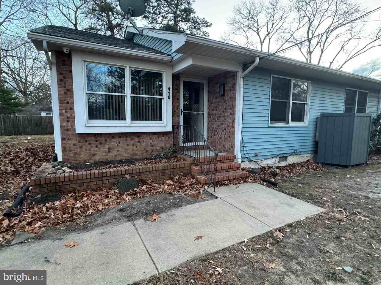 41 4th St Unit B - Photo 2 of 26