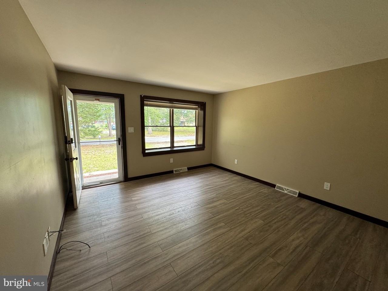 41 4th St Unit B - Photo 5 of 26