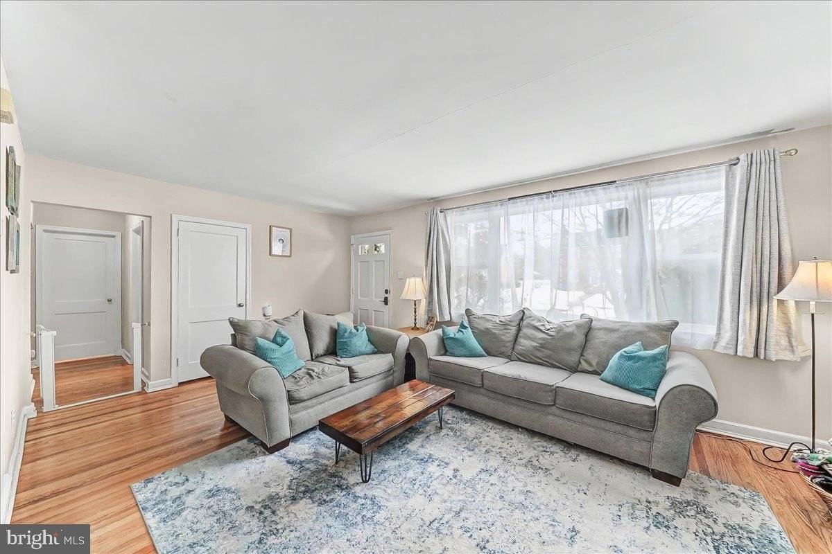 4 Chester Ave - Photo 4 of 34