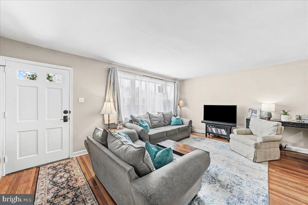 4 Chester Ave - Photo 5 of 34