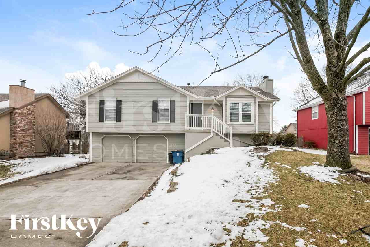 1709 Ne Auburn Dr - Photo 3 of 19