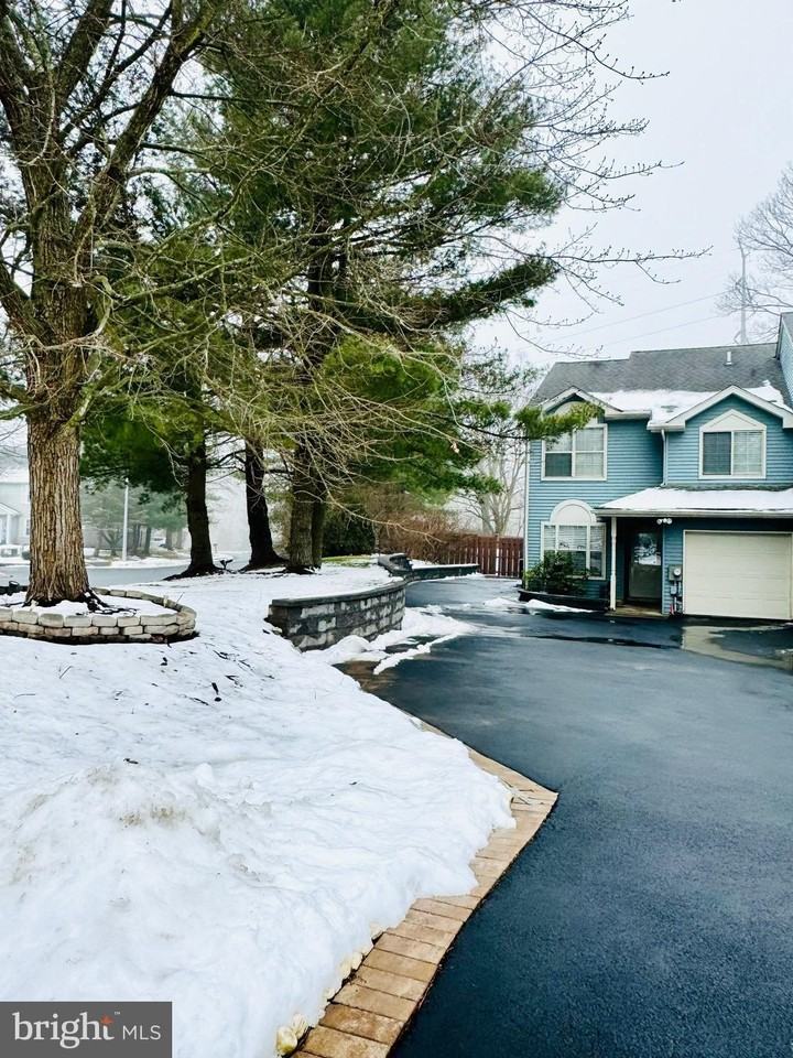 101 Sarahs Ln - Photo 3 of 42