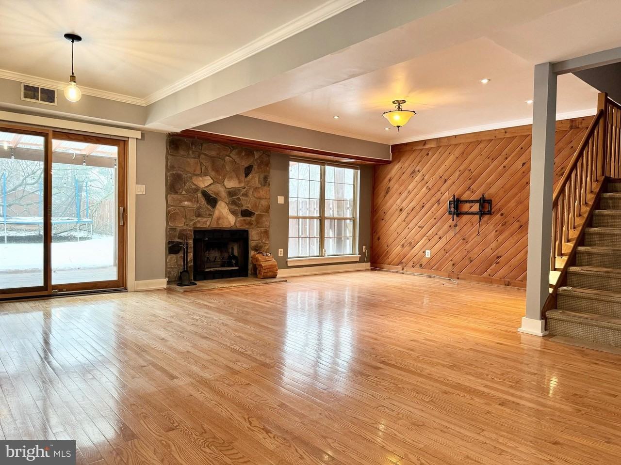 101 Sarahs Ln - Photo 4 of 42