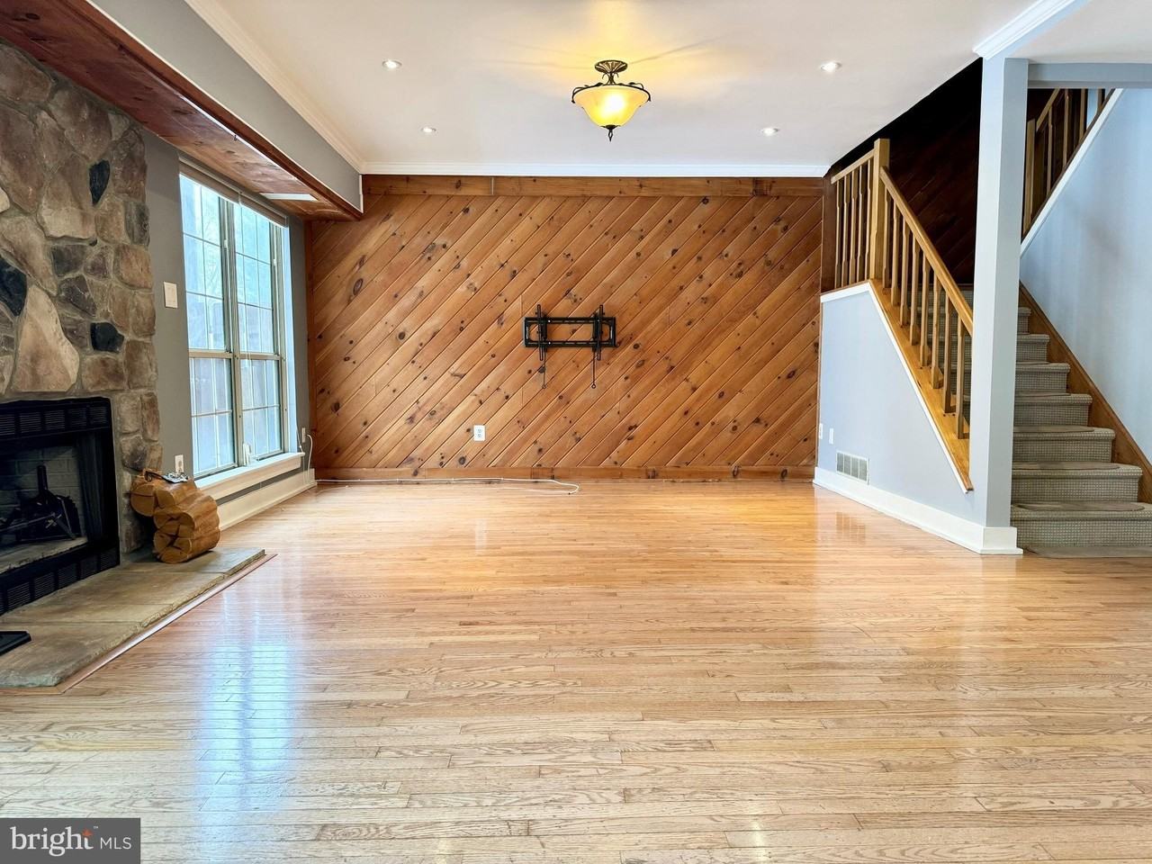 101 Sarahs Ln - Photo 5 of 42