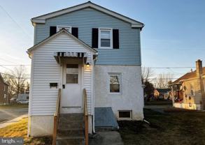 302 E Howard St - Photo 1 of 1