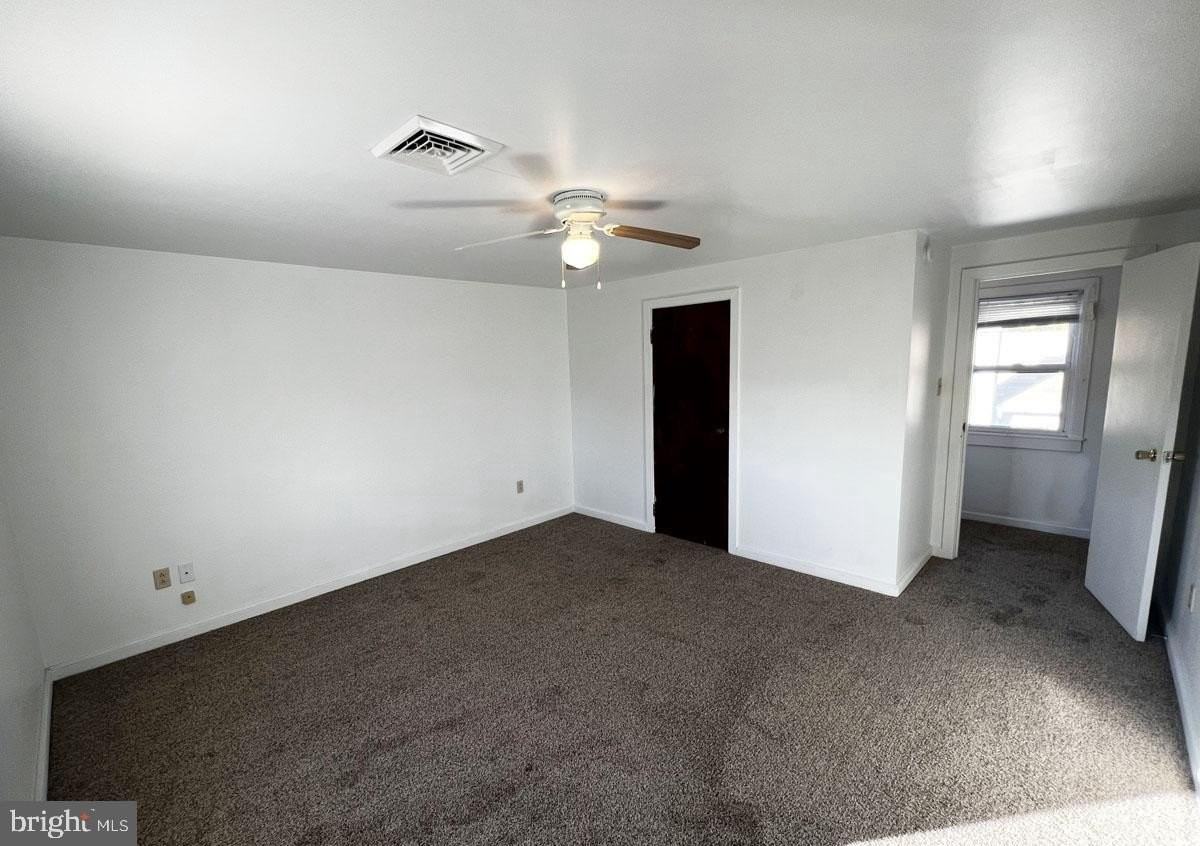 302 E Howard St - Photo 7 of 8