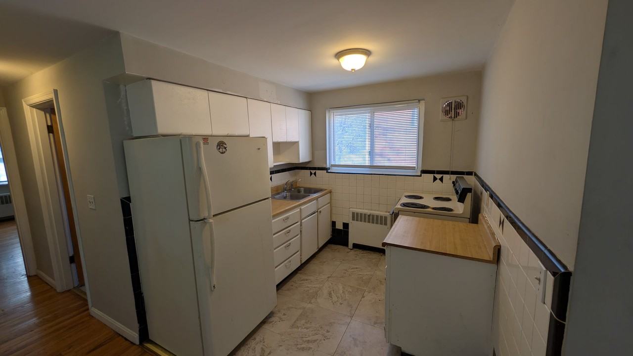 5855 Monfort Hills Ave - Photo 4 of 9