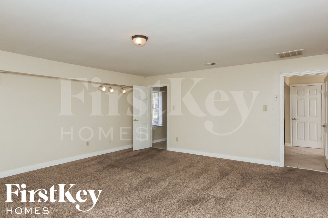 1449 Flamingo Rd - Photo 7 of 15