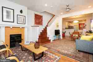 featured image of 456 W Winona St