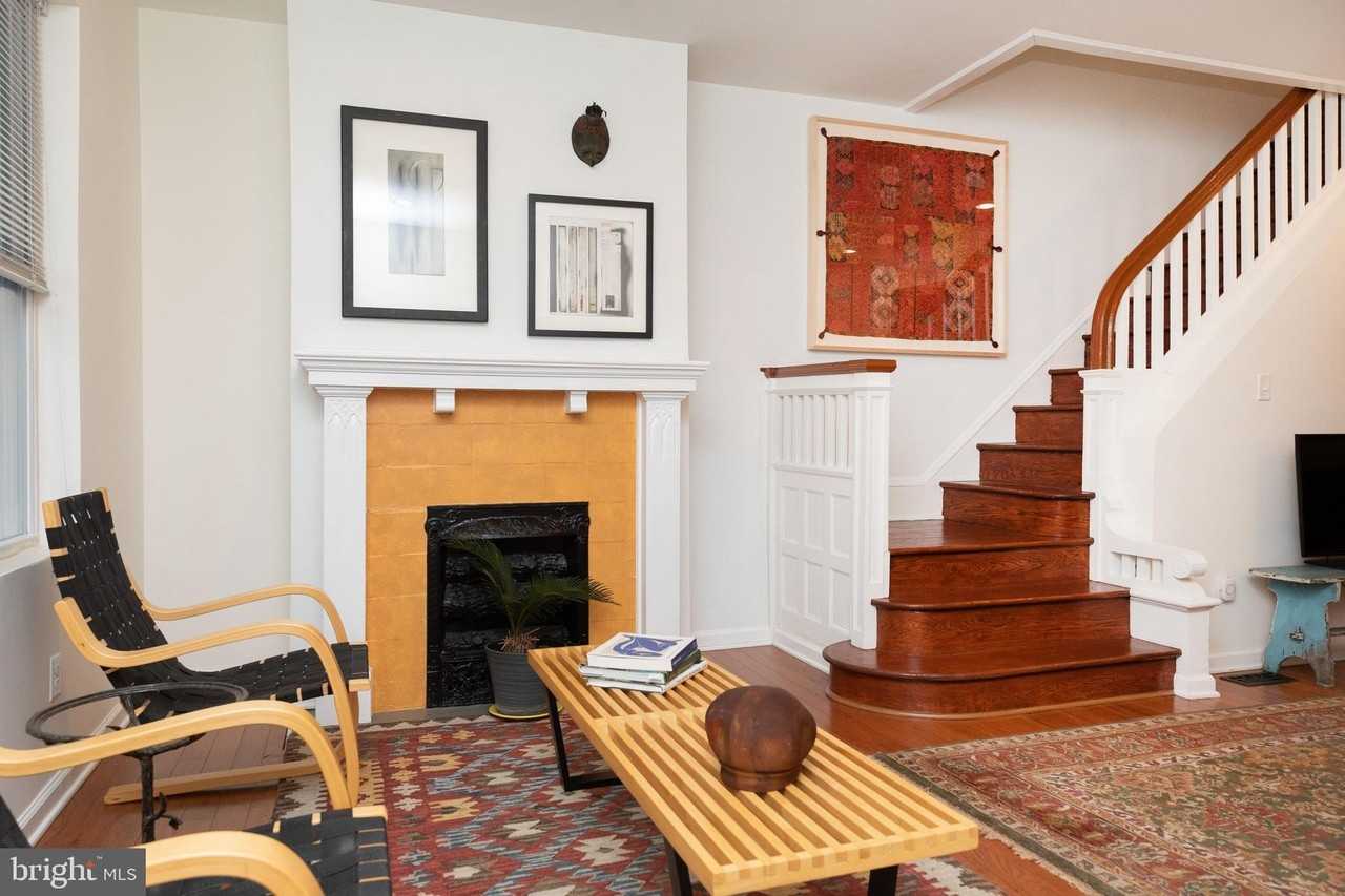 456 W Winona St - Photo 2 of 25