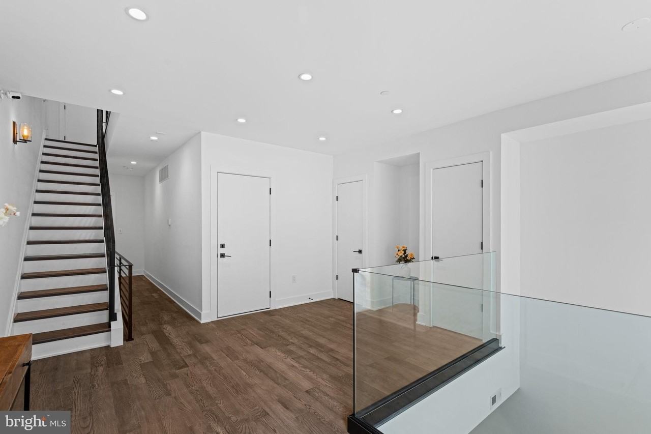 742 S Broad St - Photo 4 of 41