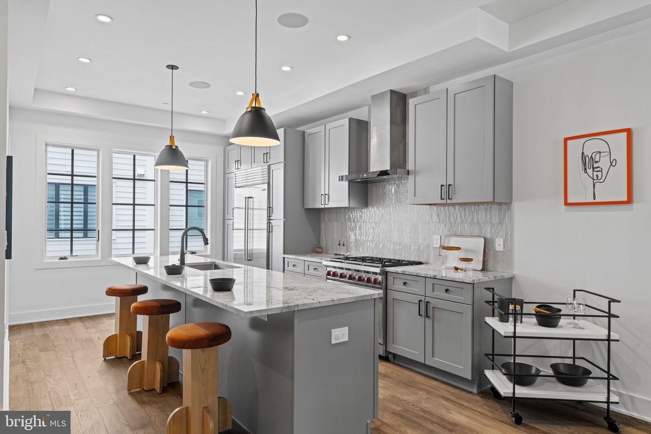 742 S Broad St - Photo 6 of 41