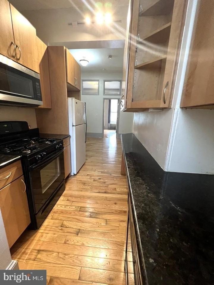 1431 W Girard Ave Unit 1f - Photo 7 of 10