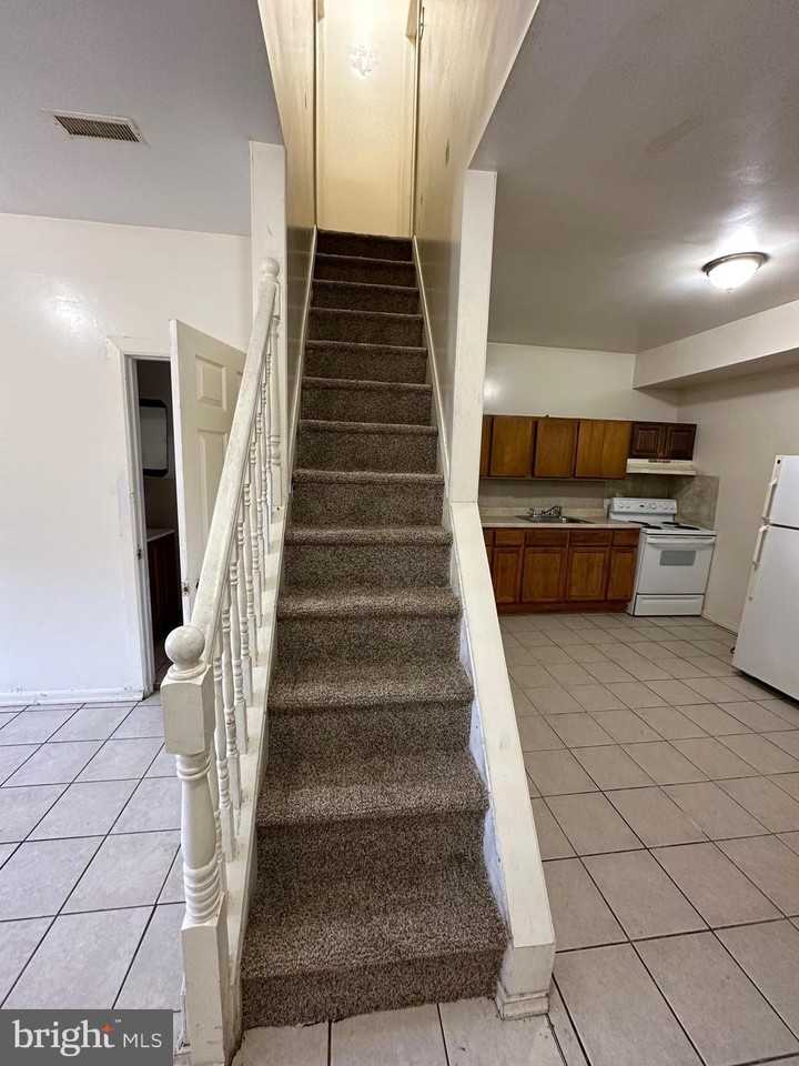 2751 Germantown Ave Apt 1 - Photo 2 of 9