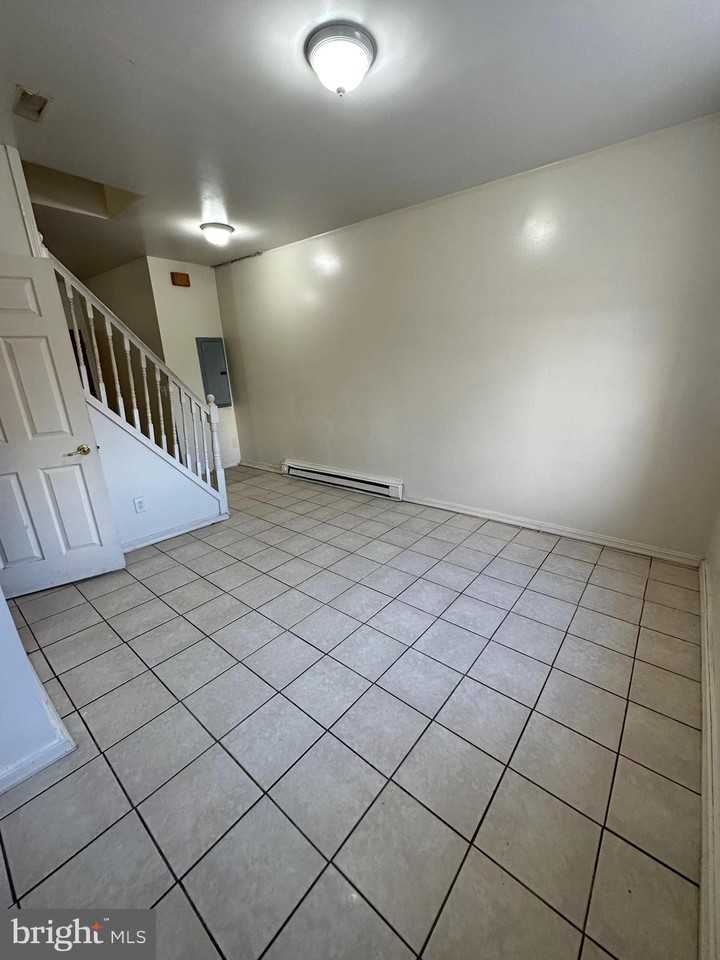 2751 Germantown Ave Apt 1 - Photo 5 of 9