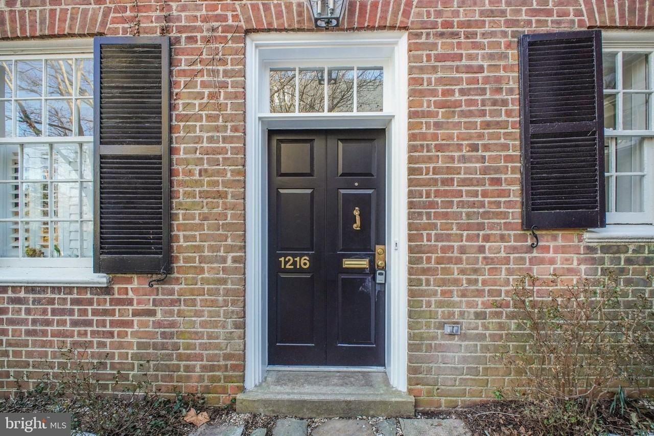 1216 Sophia St - Photo 2 of 31