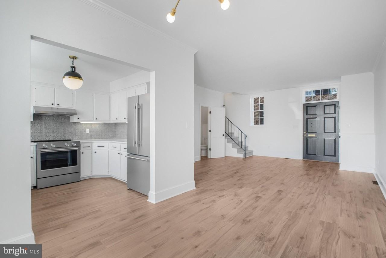 1216 Sophia St - Photo 6 of 31