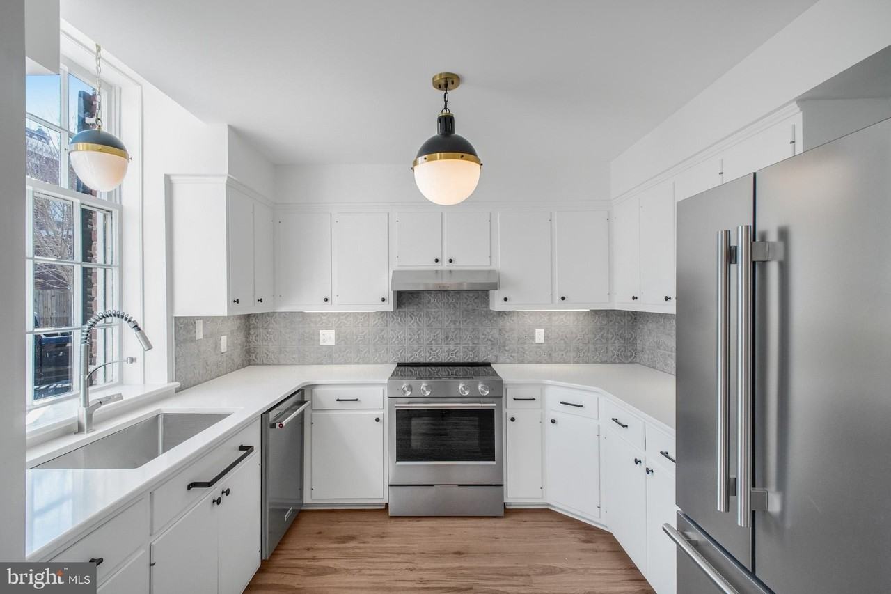 1216 Sophia St - Photo 7 of 31