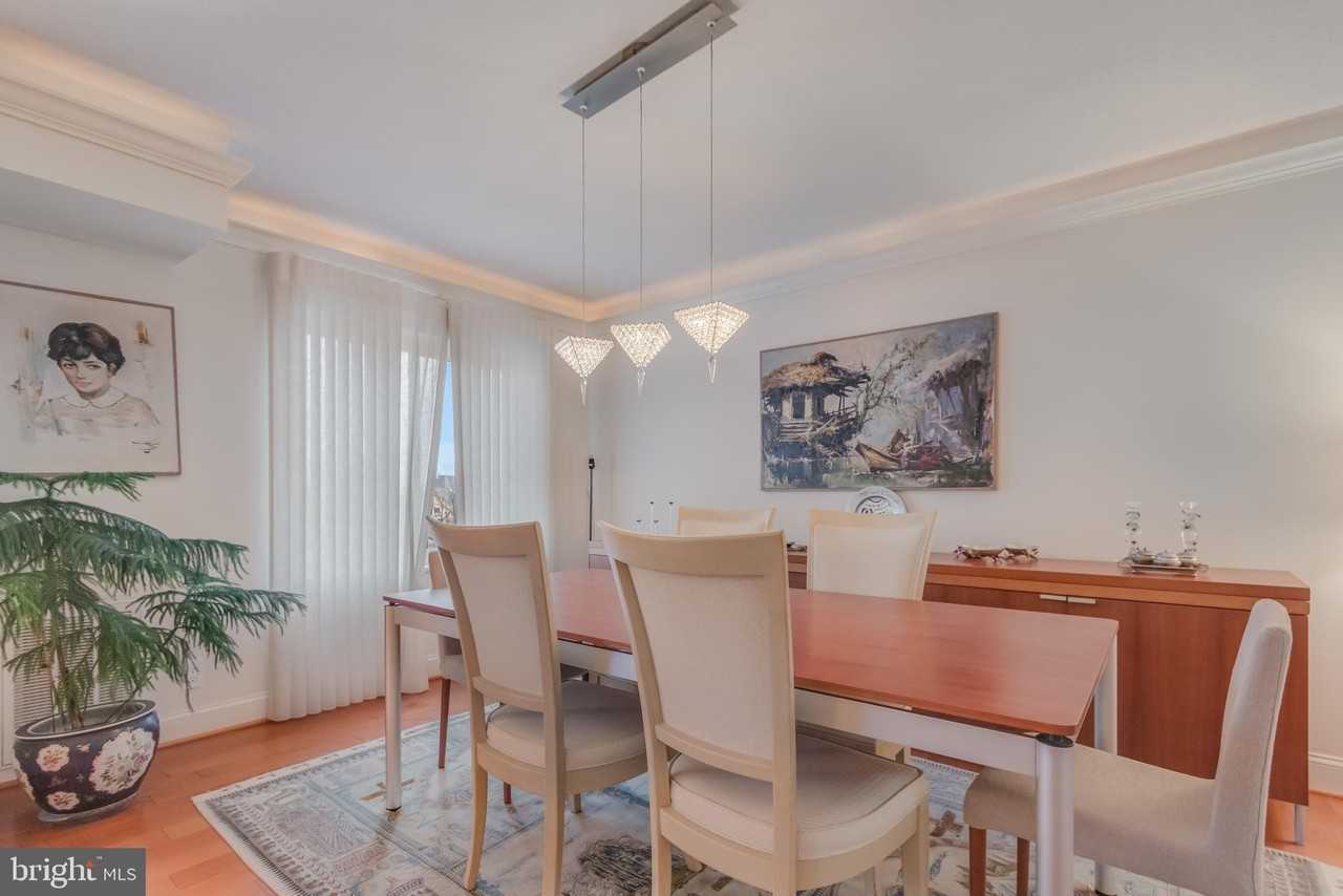 8340 Greensboro Dr Unit 512 - Photo 4 of 31