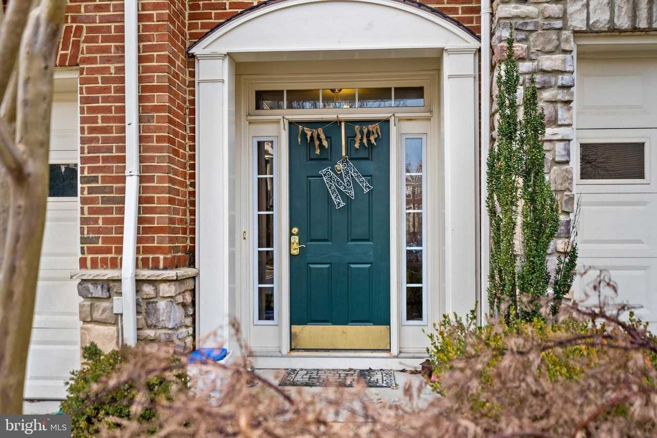 21947 Windy Oaks Sq - Photo 3 of 50