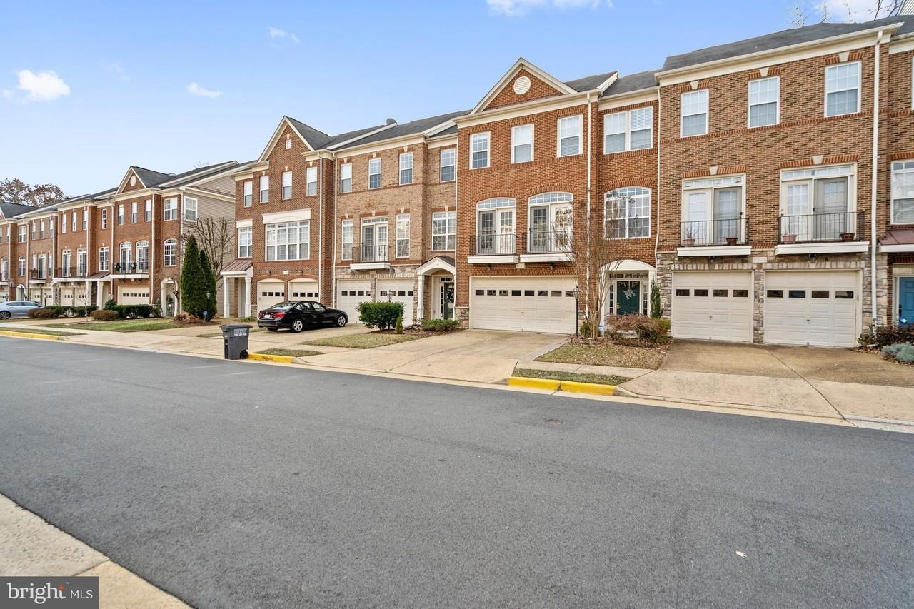 21947 Windy Oaks Sq - Photo 4 of 50