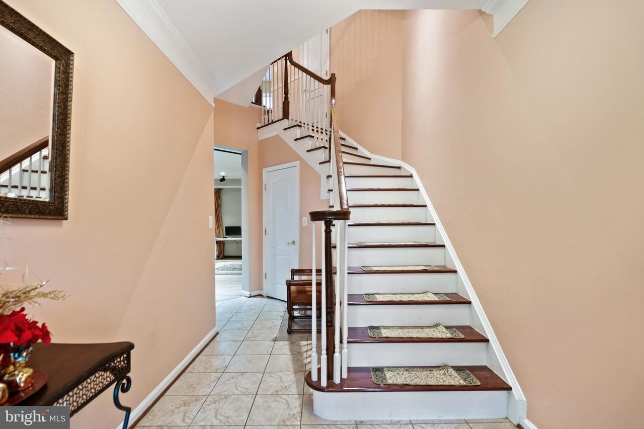 21947 Windy Oaks Sq - Photo 5 of 50