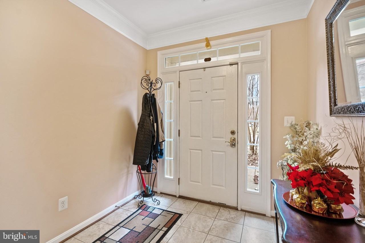 21947 Windy Oaks Sq - Photo 6 of 50