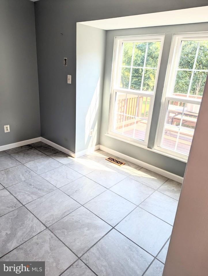 46582 Broadspear Ter - Photo 5 of 35