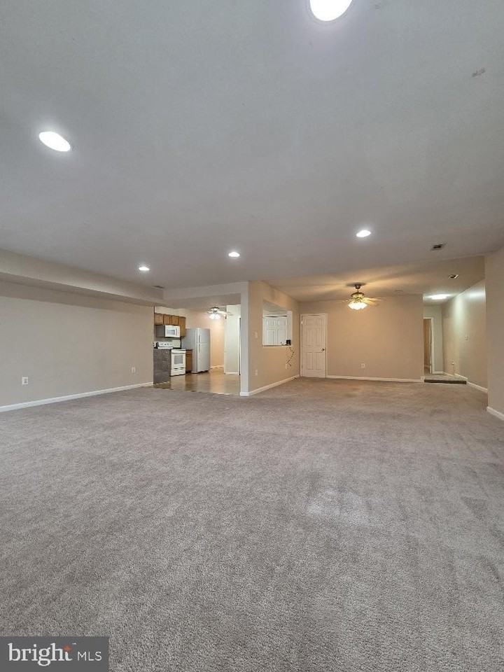 8214 Howard Trl - Photo 2 of 17