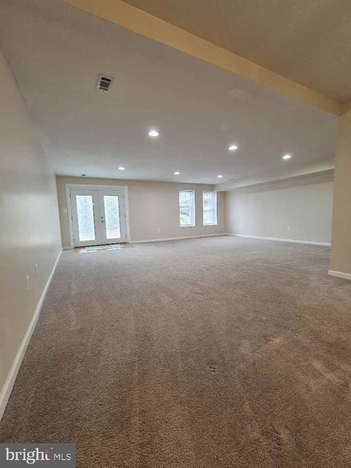 8214 Howard Trl - Photo 4 of 17