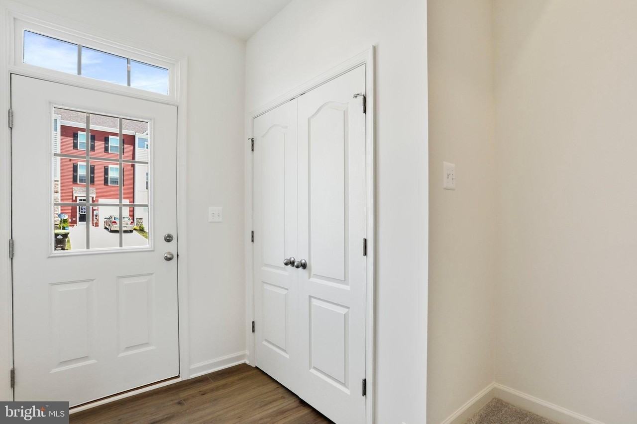 167 Clifton Mnr - Photo 5 of 44