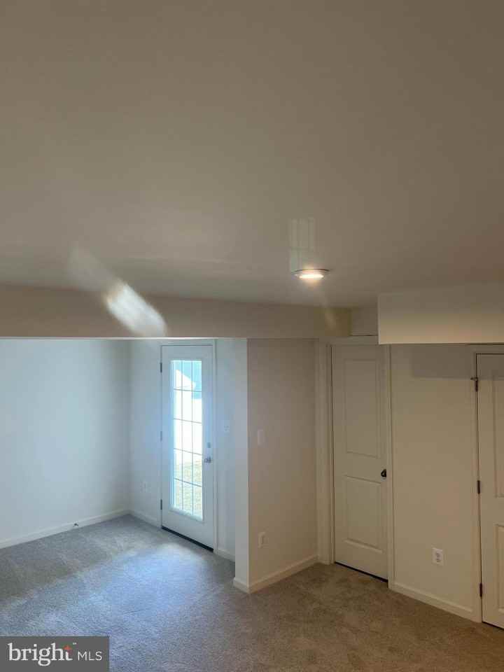 167 Clifton Mnr - Photo 7 of 44