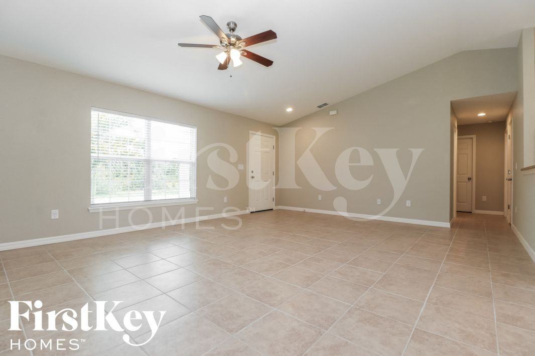 12252 Clarendon Ave - Photo 2 of 15