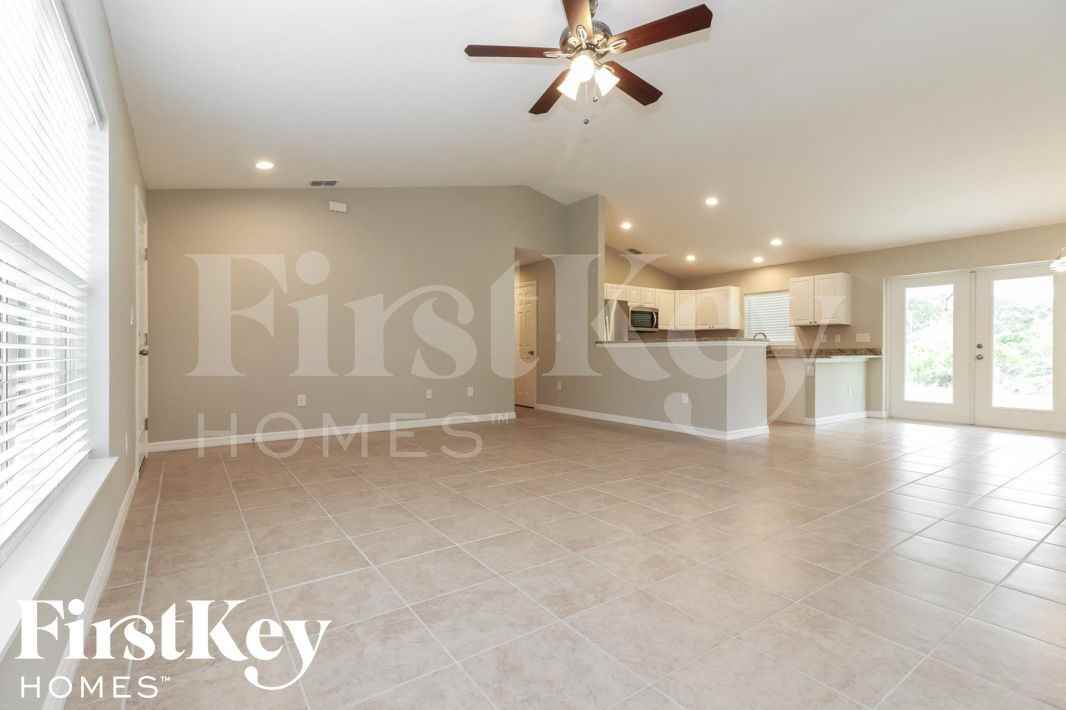 12252 Clarendon Ave - Photo 3 of 15