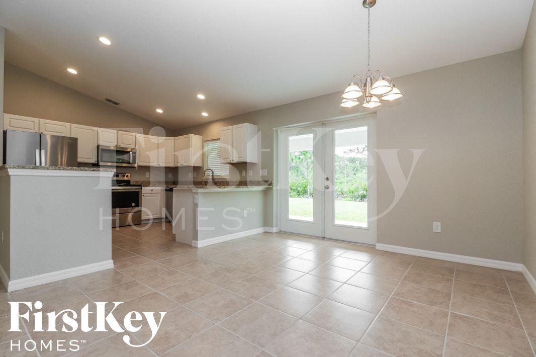 12252 Clarendon Ave - Photo 4 of 15