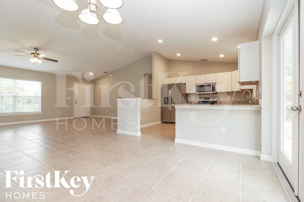 12252 Clarendon Ave - Photo 5 of 15