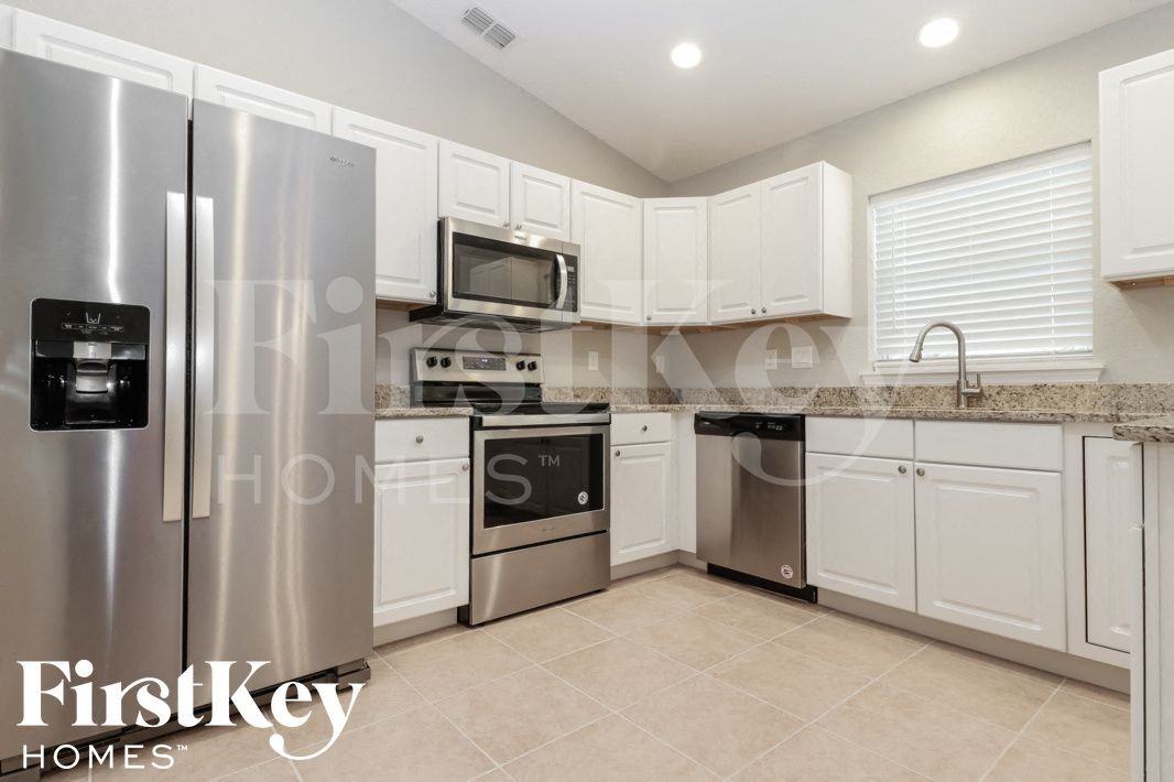 12252 Clarendon Ave - Photo 6 of 15