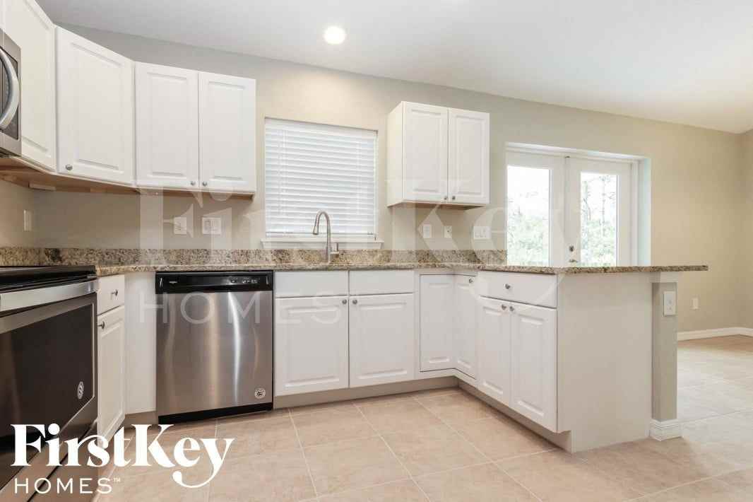 12252 Clarendon Ave - Photo 7 of 15