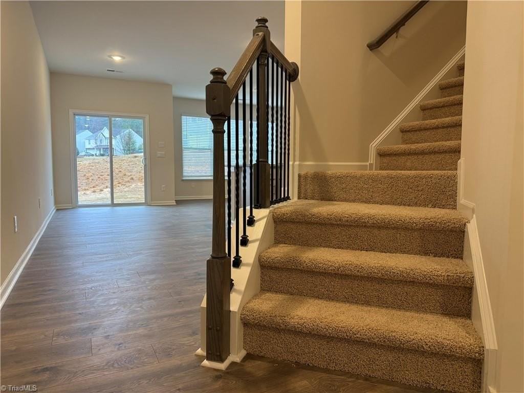 1692 Hallview Ct - Photo 3 of 35