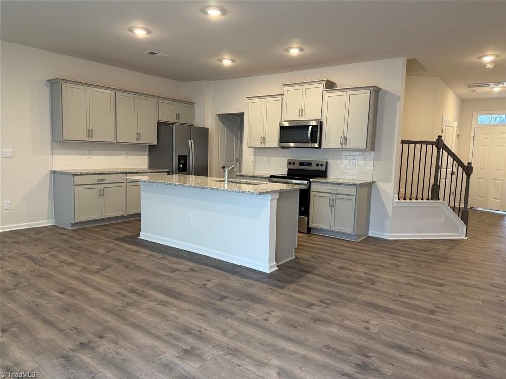 1692 Hallview Ct - Photo 5 of 35