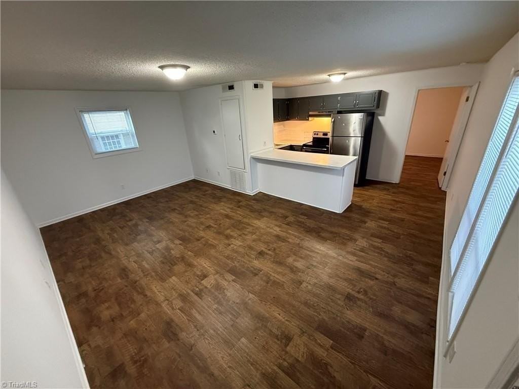 1426 Glade St #3 - Photo 3 of 10