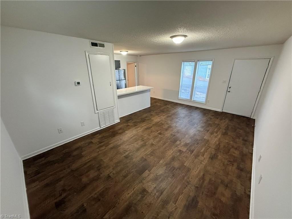 1426 Glade St #3 - Photo 4 of 10