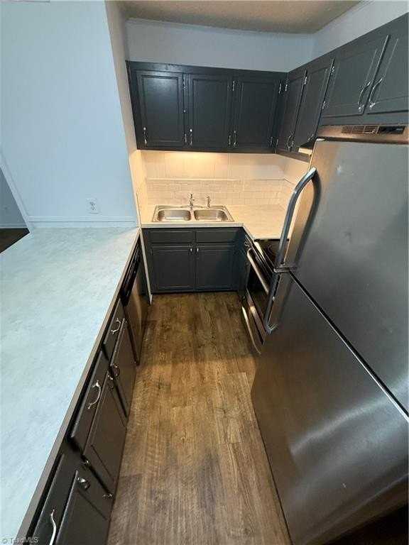 1426 Glade St #3 - Photo 6 of 10