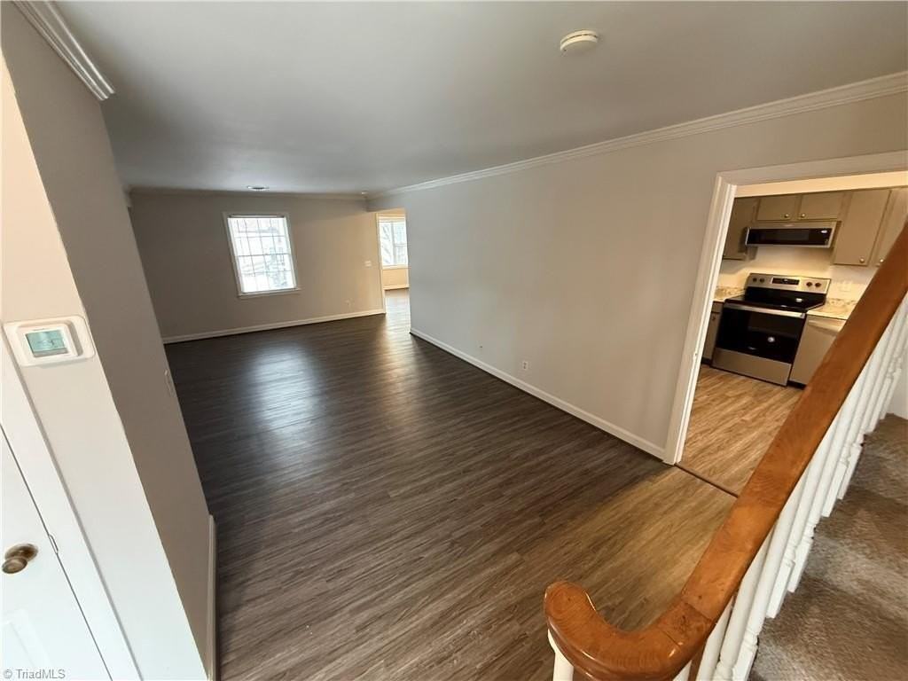 103 Westgate Cir #B - Photo 5 of 14