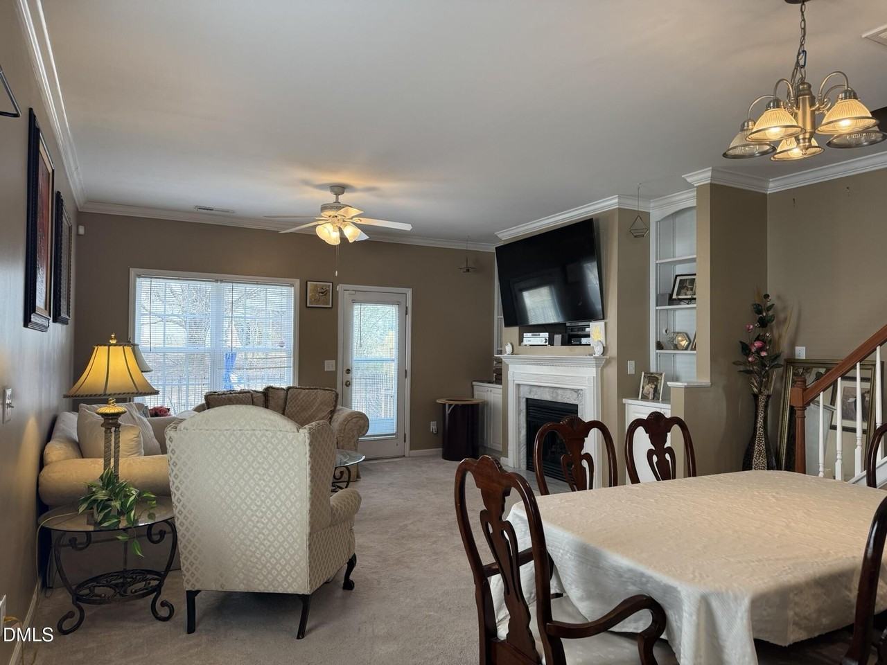 2044 Metacomet Way - Photo 2 of 14