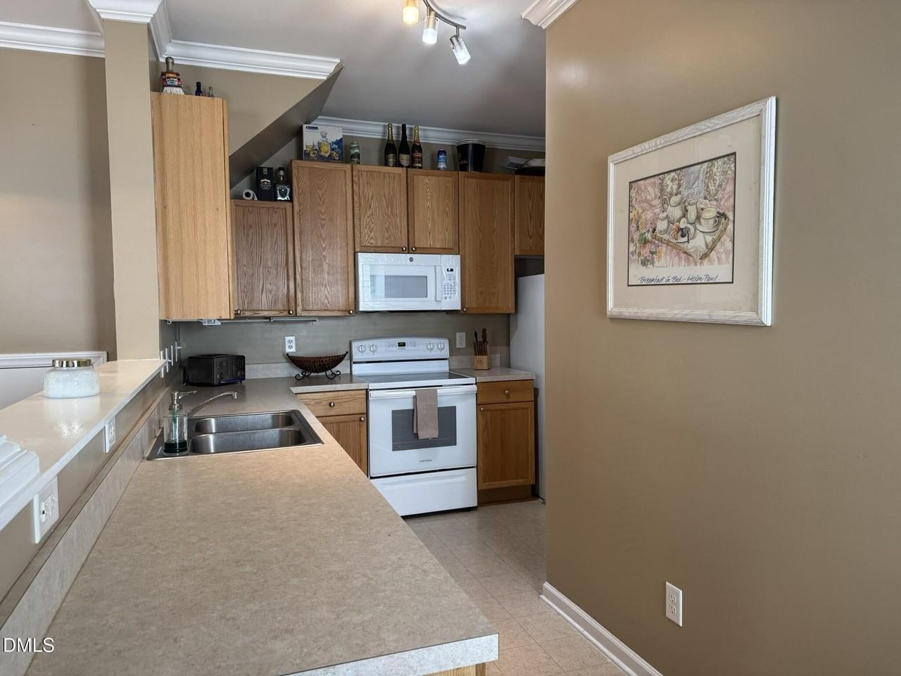 2044 Metacomet Way - Photo 3 of 14