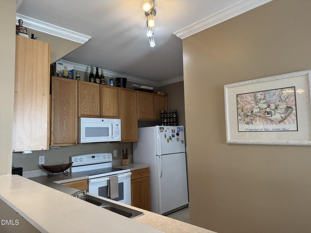 2044 Metacomet Way - Photo 4 of 14